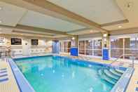 Swimming Pool Hampton Inn by Hilton London