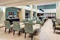 Bar, Cafe and Lounge Hampton Inn by Hilton London