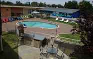Swimming Pool 2 Americas Best Value Inn Red Bluff
