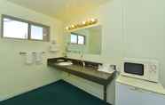 In-room Bathroom 7 Americas Best Value Inn Red Bluff