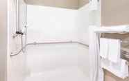 In-room Bathroom 4 Microtel Inn & Suites by Wyndham Hazelton/Bruceton Mills