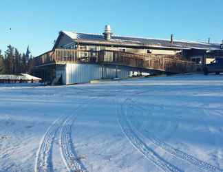 Exterior 2 Beluga Lake Lodge