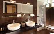 In-room Bathroom 7 Hotel & Spa Villa Mercede