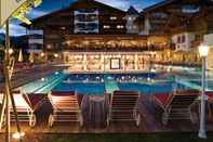 Swimming Pool Alpenpark Resort