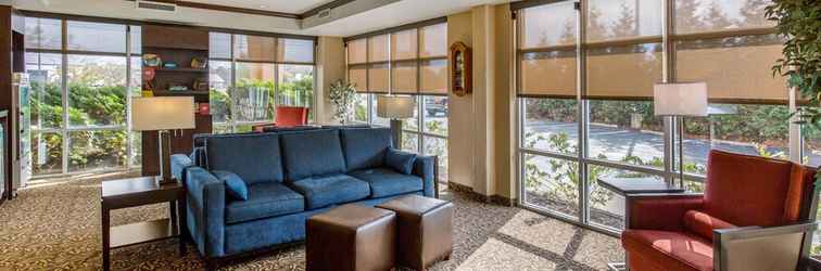 Lobby Comfort Suites Seaford