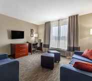 Ruang Umum 4 Holiday Inn Express And Suites Milwaukee Nw Park Place, an IHG Hotel