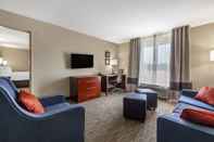 Ruang Umum Holiday Inn Express And Suites Milwaukee Nw Park Place, an IHG Hotel