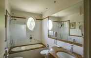 ห้องน้ำภายในห้อง 5 Villa Abbondanzi Resort