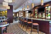 Quầy bar, cafe và phòng lounge Holiday Inn & Suites Green Bay Stadium, an IHG Hotel