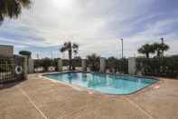 Swimming Pool Red Roof Inn & Suites Corpus Christi