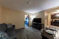 Common Space Holiday Inn Express Hotel & Suites Riverport Richmond, an IHG Hotel