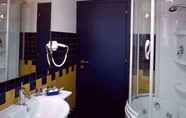 Toilet Kamar 3 Hotel & Loisir Le Ruote