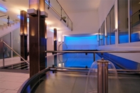 Kolam Renang Hotel Lenzerhorn Spa & Wellness