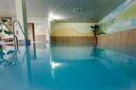 Swimming Pool Hotel Sportwelt