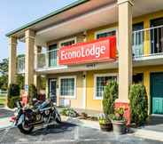 Exterior 2 Econo Lodge