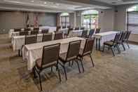 Functional Hall Country Inn & Suites by Radisson, Potomac Mills Woodbridge, VA