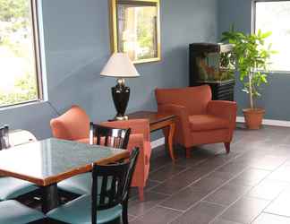 Lobby 2 Express Inn and Suites Trion