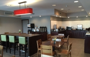 Restoran 7 Country Inn & Suites by Radisson, Lima, OH