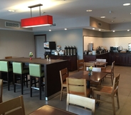 ร้านอาหาร 7 Country Inn & Suites by Radisson, Lima, OH