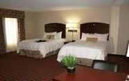 Bedroom 2 Hampton Inn & Suites Dayton-Airport