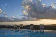 Kolam Renang Saturnia Tuscany Hotel