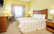 Bedroom 6 Days Inn & Suites by Wyndham Swainsboro
