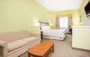 Bedroom 7 Days Inn & Suites by Wyndham Swainsboro