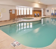 Swimming Pool 3 La Quinta Inn & Suites by Wyndham Ruidoso Downs