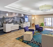 Lobby 6 La Quinta Inn & Suites by Wyndham Ruidoso Downs