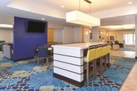 บาร์ คาเฟ่ และเลานจ์ La Quinta Inn & Suites by Wyndham Ruidoso Downs