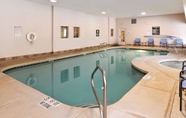 Swimming Pool 2 La Quinta Inn & Suites by Wyndham Ruidoso Downs