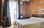 Bedroom 2 Hotel Paris Nord