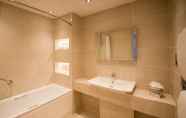 Toilet Kamar 6 The Park Hotel