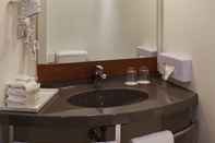 In-room Bathroom ibis Hamilton Tainui