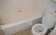 Toilet Kamar 2 White Oaks Motel Pennsville/Carneys Point