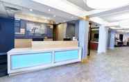 Lobi 6 Holiday Inn Express Hotel & Suites Airport Dieppe, an IHG Hotel