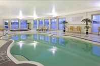 Swimming Pool Holiday Inn Express Hotel & Suites Airport Dieppe, an IHG Hotel