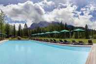 สระว่ายน้ำ Schloss Elmau Luxury Spa Retreat & Cultural Hideaway