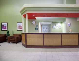 Lobby 2 Super 8 by Wyndham Midland