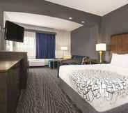 Kamar Tidur 4 La Quinta Inn & Suites by Wyndham Mercedes