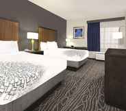 Kamar Tidur 5 La Quinta Inn & Suites by Wyndham Mercedes