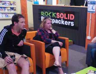 Sảnh chờ 2 Rock Solid Backpackers Rotorua