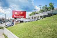 Luar Bangunan Econo Lodge Miramichi