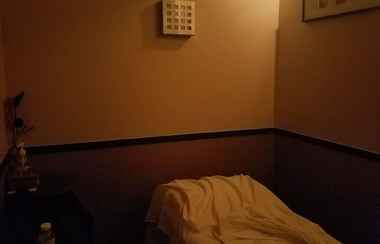 Bedroom 2 Super 8 by Wyndham Downtown Toronto