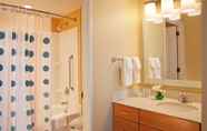 ห้องน้ำภายในห้อง 3 TownePlace Suites by Marriott Medford
