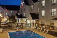 สระว่ายน้ำ TownePlace Suites by Marriott Medford