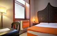 Kamar Tidur 4 Orange Hotel