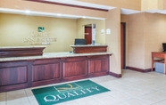 Lobi 6 Quality Inn & Suites