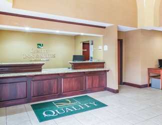 Lobi 2 Quality Inn & Suites