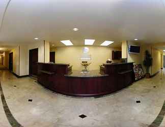 Lobi 2 Comfort Inn & Suites Airport